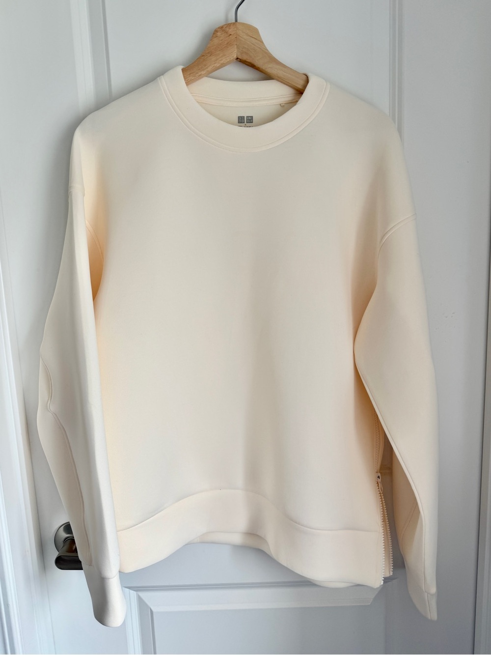 Cream Crewneck Sweater Limited Uniqlo x Theory - Women Medium